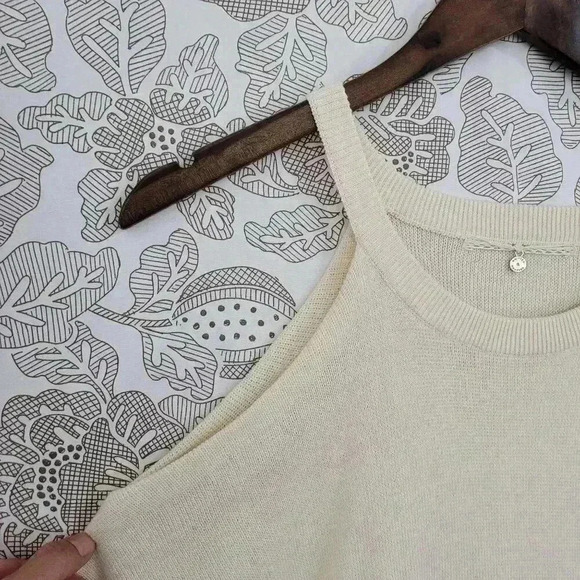 Knitted Linen Blend Cold Shoulder Knit Top With Flare Sleeves & Striped Hem - Picture 3 of 9